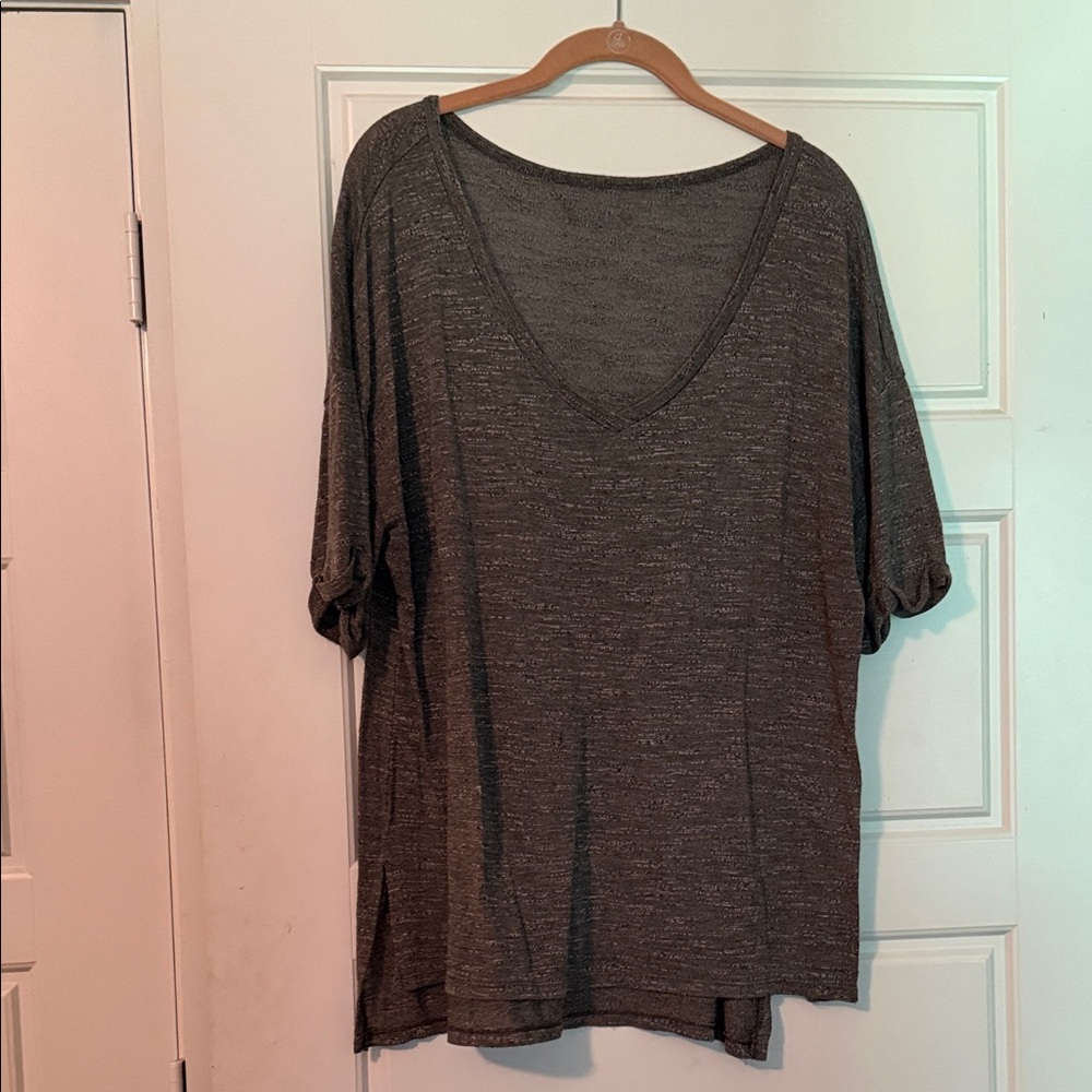 Mudd Heathered Dark Gray V-Neck Short Sleeve Tee